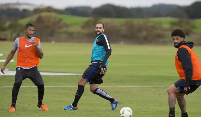 Em treino tático, Tite confirma Danilo na vaga de Love no Timão