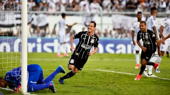 Corinthians faz 3 a 0 em Campinas e coloca uma mão na taça do Paulistão