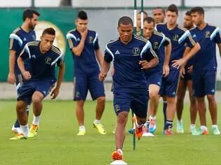 Bahia acerta com Alessandro e negocia com atacante Mazinho, do Palmeiras