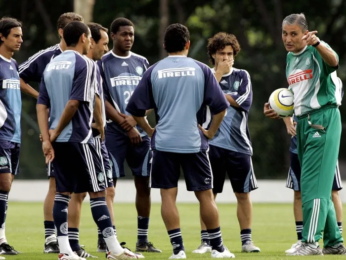 Após fazer história no Corinthians Tite é cotado para comandar rival