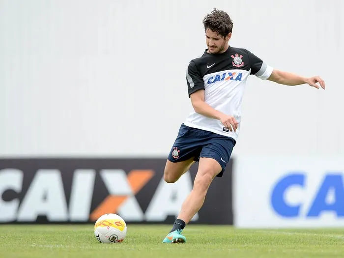 [Tudo Timão] Você gostaria que Alexandro Pato ficasse no Corinthians ?