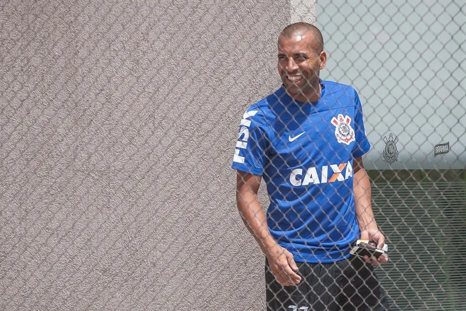 Jornal: Timão pode trocar Emerson por André