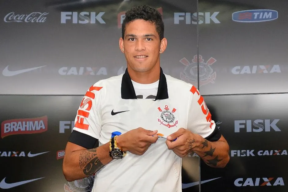 Se dependesse do gerente do clube, xodó Luciano estaria longe do Corinthians