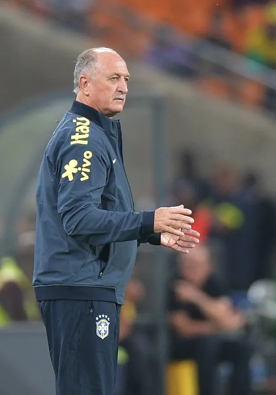 Scolari permanece com 95% da lista fechada