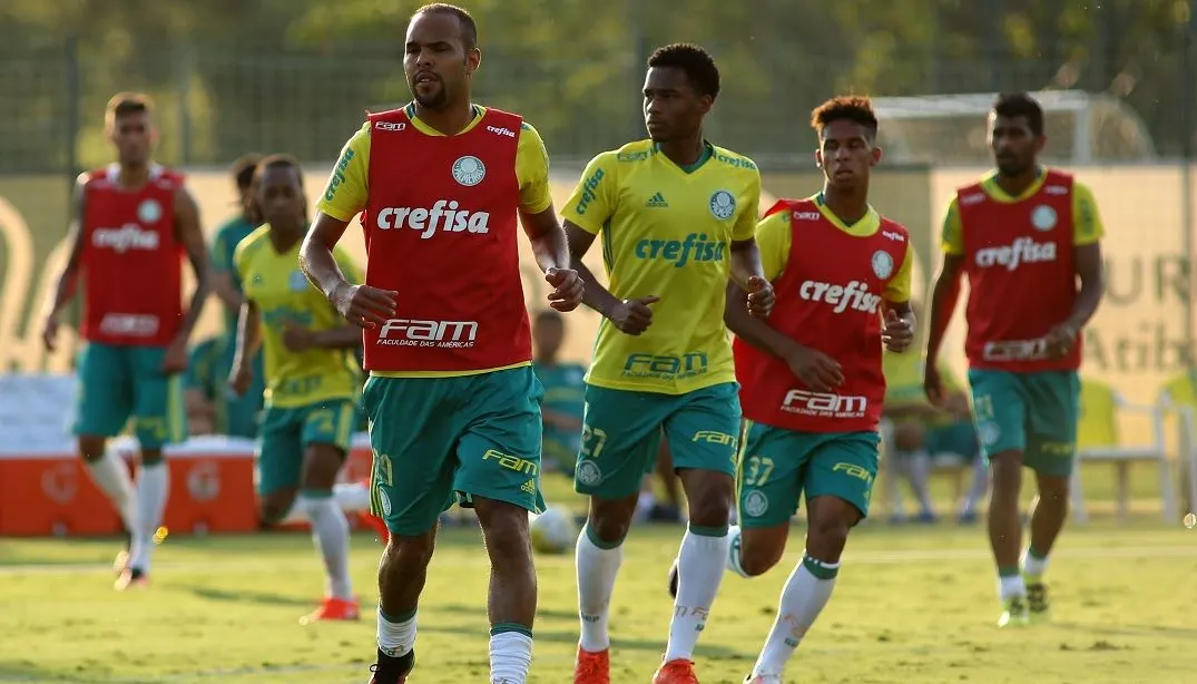 Palmeiras desafia longa invencibilidade do Corinthians