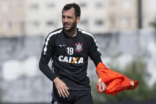 Alvo do Palmeiras, Edu Dracena rescinde contrato com Corinthians