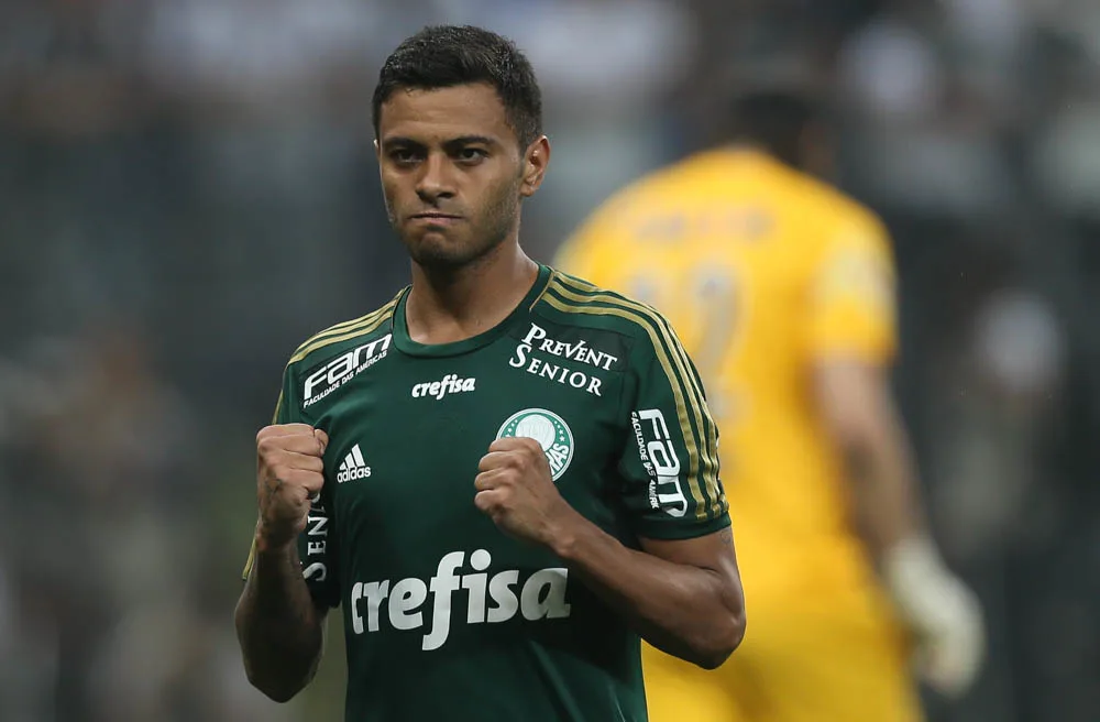 Cleiton Xavier e Egídio podem fechar com o Fluminense