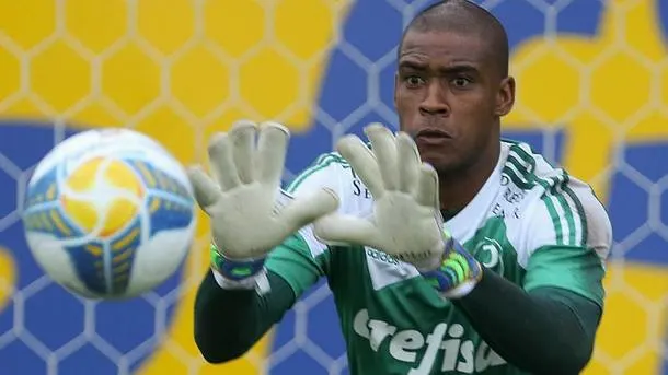 Antes de contratar goleiro, Palmeiras pode testar Jailson contra o Vitória