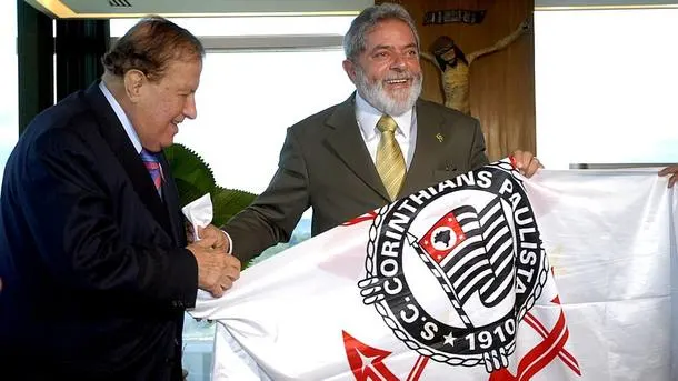 Excesso de faltas faz ex-presidente Lula deixar o Conselho do Corinthians