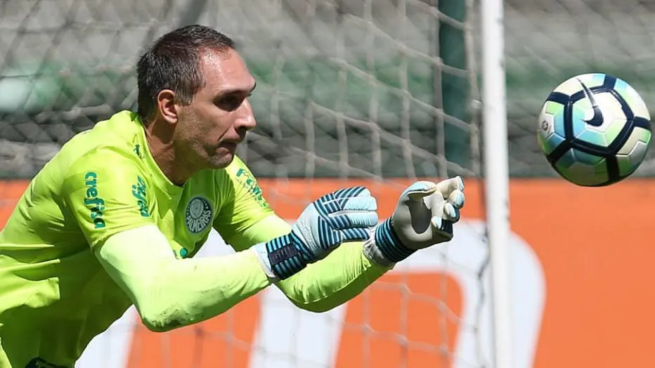 Palmeiras encaminha renovação de contrato com o goleiro Fernando Prass