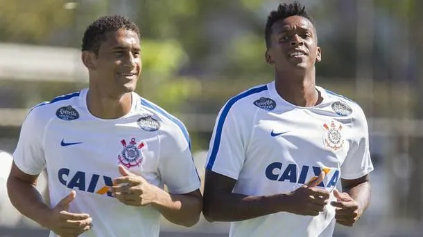 Corinthians aposta na bola aérea para superar o Santo André