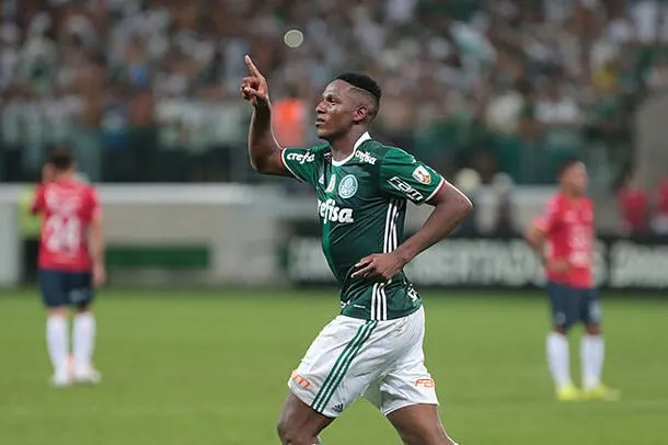 Mina vibra com gol e reafirma fama de talismã do Palmeiras