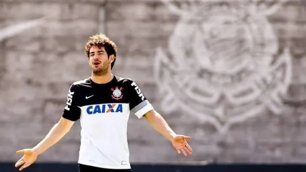 Corinthians vai usar dinheiro da venda de Pato para pagar dívidas