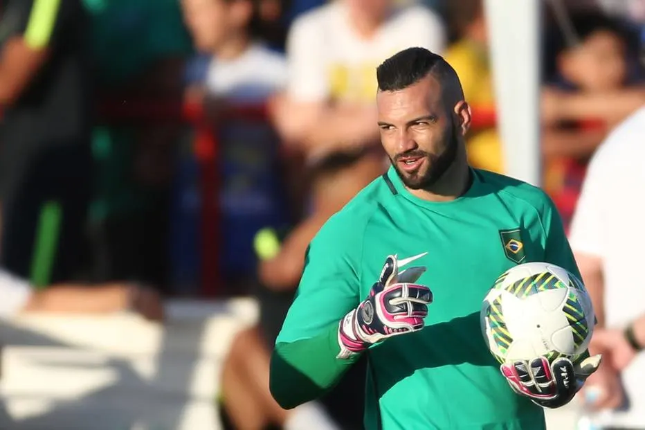 Palmeiras estuda acordo com o Atlético-PR para trazer Weverton