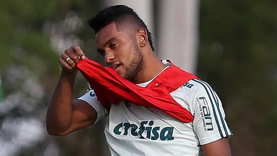 Cuca admite carência de centroavante no Palmeiras e vê dificuldade de Borja