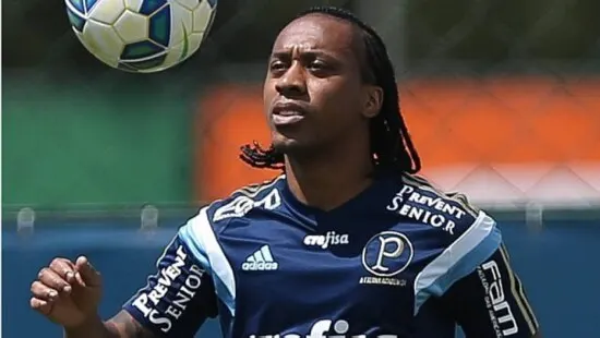 Cobrado pela filha, Arouca busca primeiro gol pelo Palmeiras