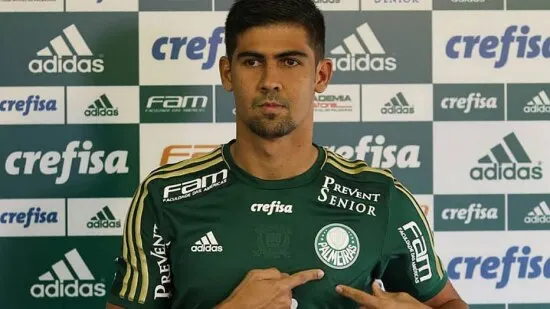 Leandro Almeida nega ter forçado para trocar Coritiba pelo Palmeiras