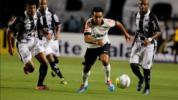 Jadson vira solução do Corinthians, mas clube não deve pagar multa ao SP