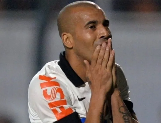 Negociação por Emerson Sheik irrita elenco do Botafogo e motiva greve.