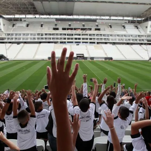 Corinthians precisa da liberação da prefeitura para estrear  o estádio no dia   18