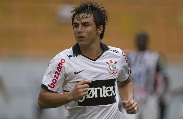 Cruzeirense Willian vira o alvo do Corinthians.