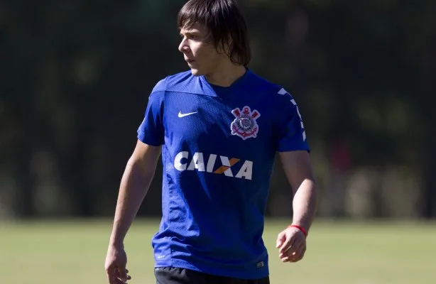 Esforçado em campo, Romero vira atração do Corinthians em Uberaba