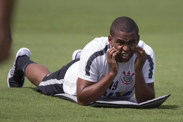 Reforço do Corinthians é cobrado por Tite por excesso de peso