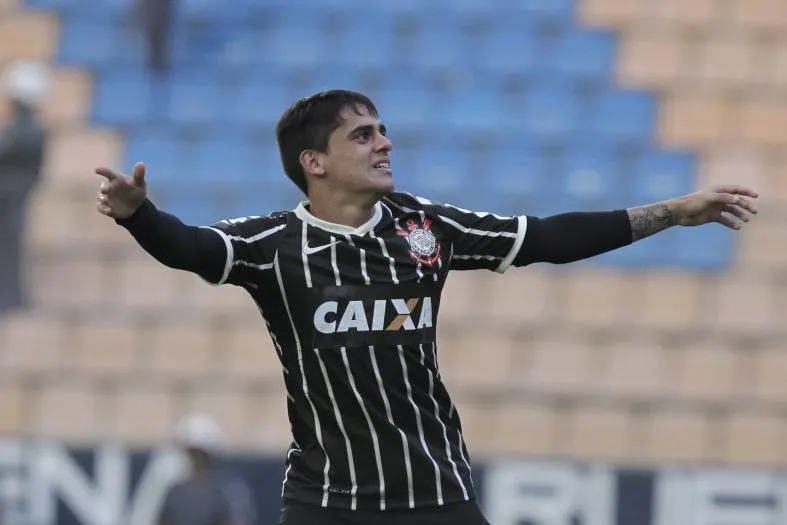 Empolgado com novo estádio, Fagner vê Corinthians quase imbatível dentro de casa