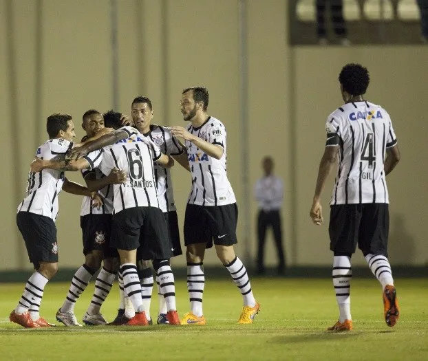 Corinthians conta com sorte, espanta crise e vence no Campeonato Brasileiro