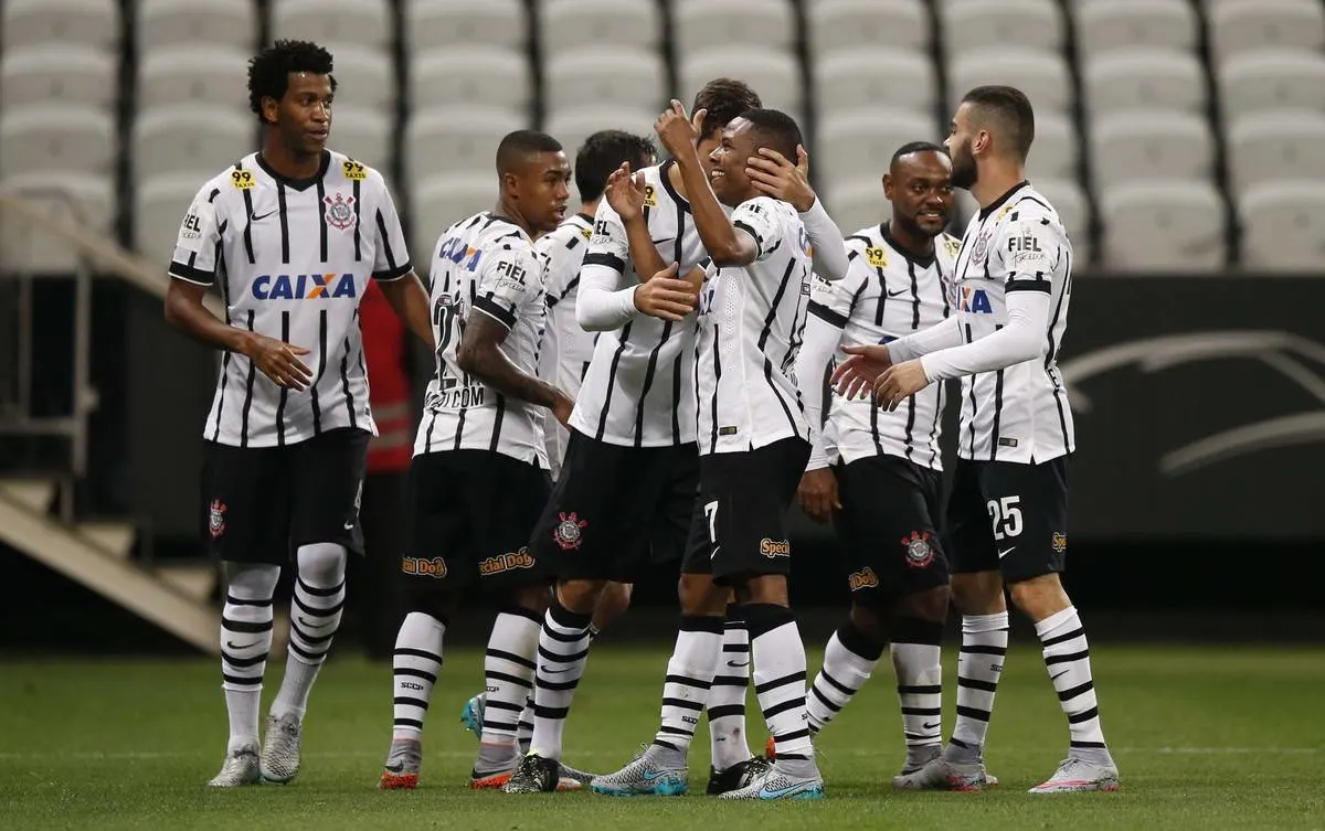 Jadson brilha, bate recorde e põe o Corinthians no G-4 do Campeonato Brasileiro