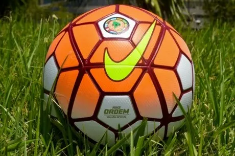 Libertadores apresenta bola laranja para edição de 2016