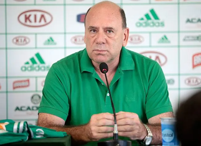 Brunoro é questionado no Palmeiras, agora por trabalhar para outro clube