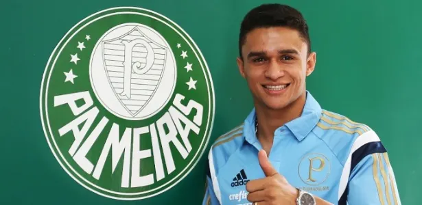 Palmeiras supre carências no mercado e cria concorrência interna ferrenha