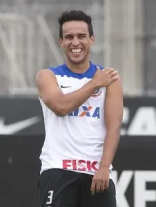 Jadson fará muita falta ao Timão no clássico. Sorte do Tricolor, né?