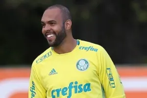 Últimas do Mercado: Alecsandro no Cruzeiro e troca entre Coritiba e Grêmio?