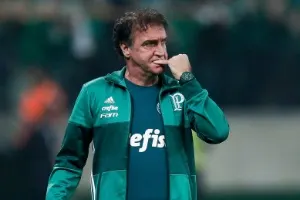 Cuca vê jogadores abalados após propostas rejeitadas pelo Palmeiras