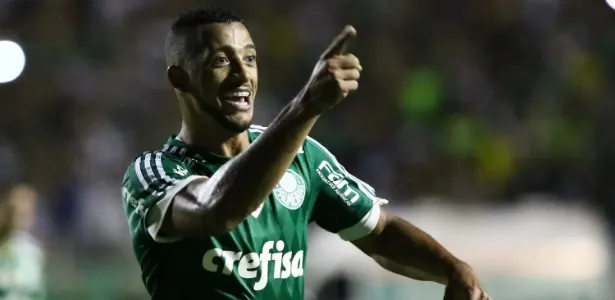 Zagueiro se diz chateado com mudanças no Palmeiras e dá conselho a reforços 