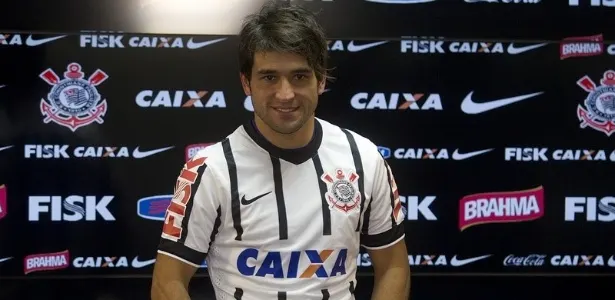 Argentinos colocam corintiano Lodeiro na mira do Inter. Diretor descarta