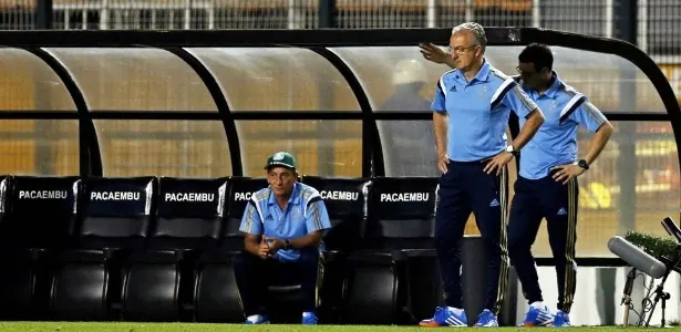 Dorival ensaia o Palmeiras com Deola no gol e ainda sem Valdivia 