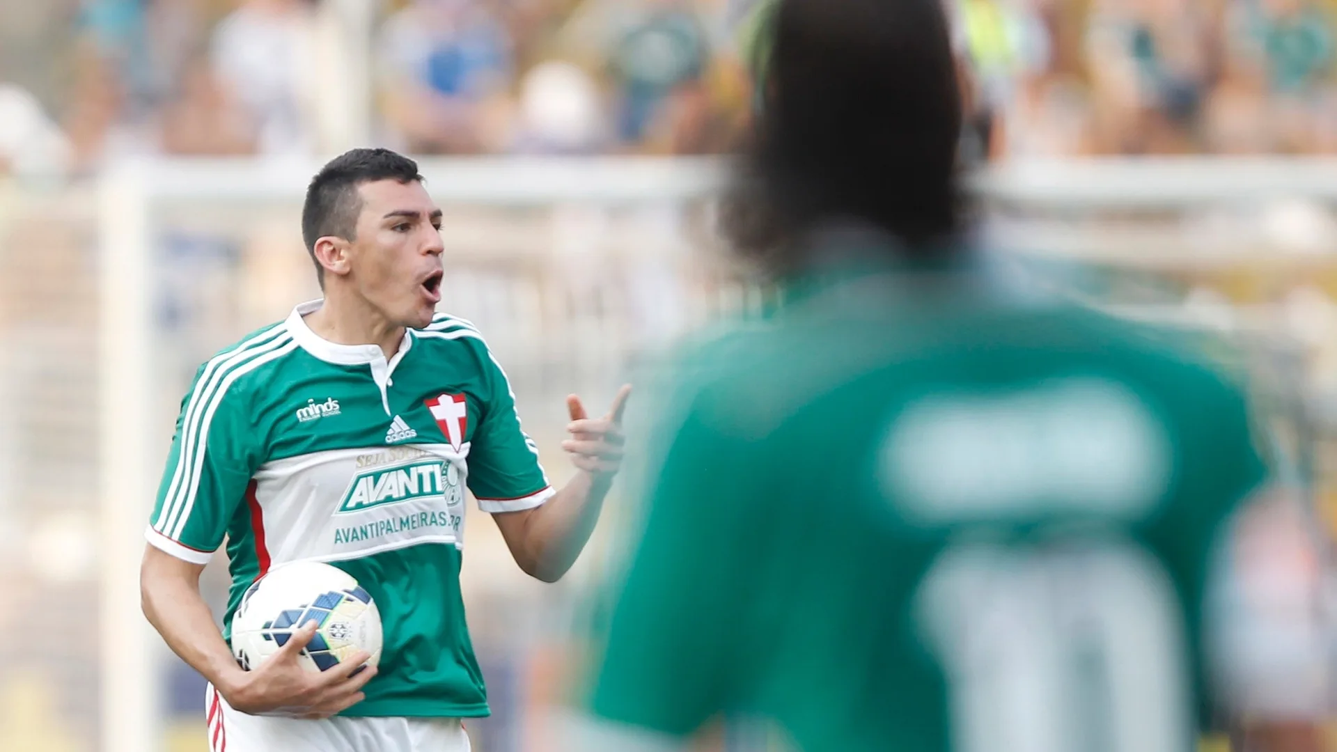 Lúcio, enfim, está livre para voltar a ser titular no Palmeiras