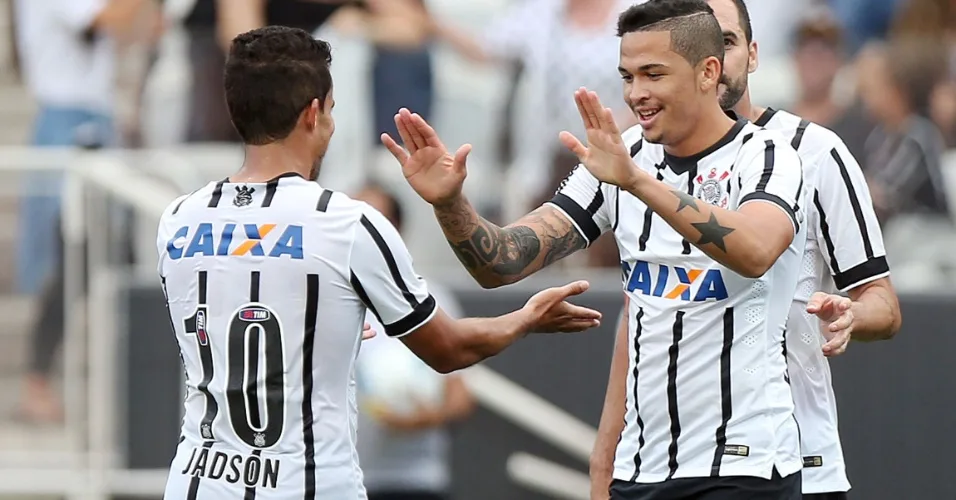 Com os pés de Luciano e as mãos de Cássio, Corinthians vence Avaí e lidera