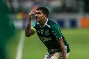 Dudu sai ovacionado, mas desfalca Palmeiras diante do Santa Cruz