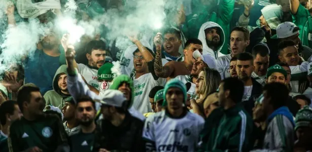 Uso de sinalizadores por parte da torcida coloca Palmeiras na mira do STJD