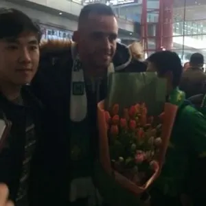 Renato Augusto é recepcionado com festa em sua chegada à China