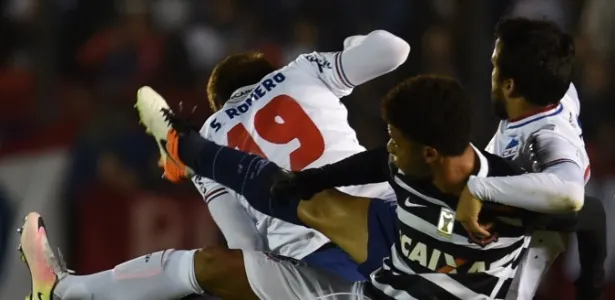 Algoz do Palmeiras, lateral do Nacional vê Corinthians 