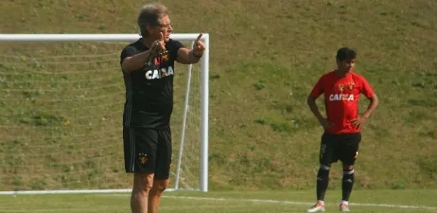Oswaldo vira favorito para assumir Corinthians; técnico sofre resistência