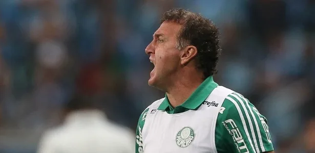 Cuca aposta na conversa com o elenco para corrigir erros do Palmeiras 2