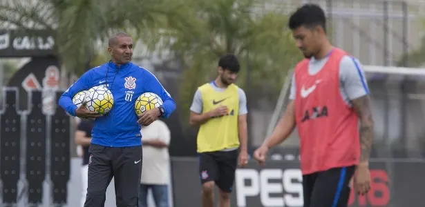 Em meio ao desmanche, Corinthians corre por R$ 20 mi em patrocínios