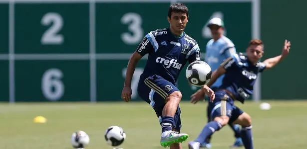 Sem mágoas do Palmeiras, Robinho descarta problemas com treinadores