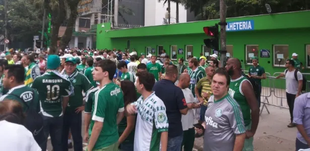 'Bairro arrebentado' Moradores dizem sofrer com nova arena do Palmeiras